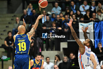 2023-11-05 - Shooting basket of David Logan ( Genova Scafati Basket ) - NUTRIBULLET TREVISO BASKET VS GIVOVA SCAFATI - ITALIAN SERIE A - BASKETBALL