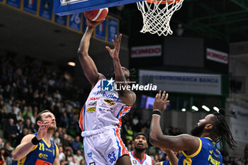 2023-11-05 - Duel under the basket of Pauly Paulicap ( Nutribullet Treviso Basket ) - NUTRIBULLET TREVISO BASKET VS GIVOVA SCAFATI - ITALIAN SERIE A - BASKETBALL
