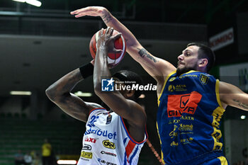 2023-11-05 - Shooting tackle of Alessandro Gentile ( Genova Scafati Basket - NUTRIBULLET TREVISO BASKET VS GIVOVA SCAFATI - ITALIAN SERIE A - BASKETBALL