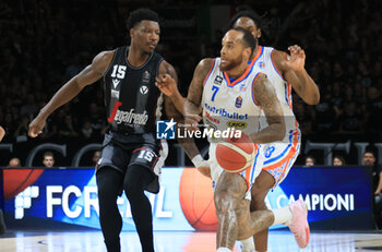 2023-11-11 - D'Angelo Harrison (Nutribullet Treviso Basket) in action thwarted by Devontae Cacok (Segafredo Virtus Bologna) during the LBA italian A1 series basketball championship match Segafredo Virtus Bologna Vs. Nutribullet Treviso Basket - at Segafredo Arena, Bologna, Italy, November 11, 2023 - Photo: Michele Nucci - VIRTUS SEGAFREDO BOLOGNA VS NUTRIBULLET TREVISO BASKET - ITALIAN SERIE A - BASKETBALL