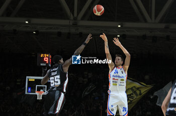 2023-11-11 - \Andrea Mezzanotte (Nutribullet Treviso Basket) in action thwarted by Awudu Abass during the LBA italian A1 series basketball championship match Segafredo Virtus Bologna Vs. Nutribullet Treviso Basket - at Segafredo Arena, Bologna, Italy, November 11, 2023 - Photo: Michele Nucci - VIRTUS SEGAFREDO BOLOGNA VS NUTRIBULLET TREVISO BASKET - ITALIAN SERIE A - BASKETBALL