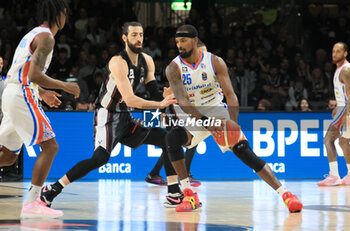 2023-11-11 - Terry Allen (Nutribullet Treviso Basket) (R) in action thwarted by Tornike Shengelia (Segafredo Virtus Bologna) during the LBA italian A1 series basketball championship match Segafredo Virtus Bologna Vs. Nutribullet Treviso Basket - at Segafredo Arena, Bologna, Italy, November 11, 2023 - Photo: Michele Nucci - VIRTUS SEGAFREDO BOLOGNA VS NUTRIBULLET TREVISO BASKET - ITALIAN SERIE A - BASKETBALL