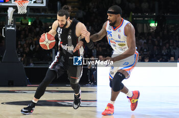 2023-11-11 - Tornike Shengelia (Segafredo Virtus Bologna) (L) in action thwarted by Terry Allen (Nutribullet Treviso Basket) during the LBA italian A1 series basketball championship match Segafredo Virtus Bologna Vs. Nutribullet Treviso Basket - at Segafredo Arena, Bologna, Italy, November 11, 2023 - Photo: Michele Nucci - VIRTUS SEGAFREDO BOLOGNA VS NUTRIBULLET TREVISO BASKET - ITALIAN SERIE A - BASKETBALL