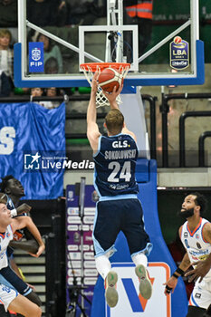 2023-11-19 - Michal Sokołowski ( GeVi Napoli Basket ) dunks to the basket - NUTRIBULLET TREVISO BASKET VS GEVI NAPOLI BASKET - ITALIAN SERIE A - BASKETBALL