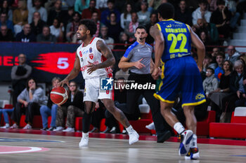 2023-11-19 - Vinnie Shahid #0 of Pallacanestro Varese OpenJobMetis seen in action during LBA Lega Basket A 2023/24 Regular Season game between Pallacanestro Varese OpenJobMetis and Givova Scafati Basket at Itelyum Arena, Varese, Italy on November 19, 2023 - OPENJOBMETIS VARESE VS GIVOVA SCAFATI - ITALIAN SERIE A - BASKETBALL
