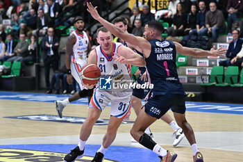 2023-12-03 - Osvaldas Olisevicius ( Nutribullet Treviso Basket ) in action - NUTRIBULLET TREVISO BASKET VS HAPPY CASA BRINDISI - ITALIAN SERIE A - BASKETBALL
