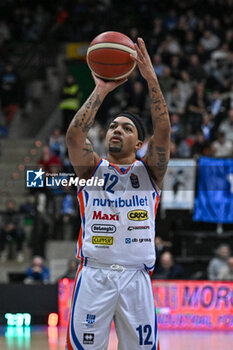 2023-12-03 - Free throw of Justin Robinson ( Nutribullet Treviso Basket ) - NUTRIBULLET TREVISO BASKET VS HAPPY CASA BRINDISI - ITALIAN SERIE A - BASKETBALL