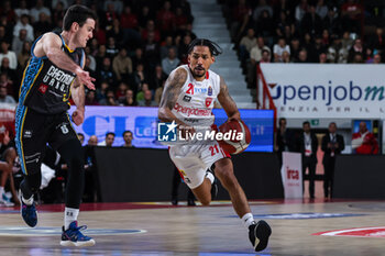 2023-12-03 - Olivier Hanlan #21 of Pallacanestro Varese OpenJobMetis (R) seen in action with Andrea Pecchia #6 of Vanoli Basket Cremona (L) during LBA Lega Basket A 2023/24 Regular Season game between Pallacanestro Varese OpenJobMetis and Vanoli Basket Cremona at Itelyum Arena, Varese, Italy on December 03, 2023 - OPENJOBMETIS VARESE VS VANOLI BASKET CREMONA - ITALIAN SERIE A - BASKETBALL