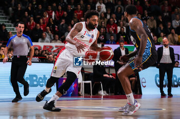 2023-12-03 - James Young #1 of Pallacanestro Varese OpenJobMetis seen in action during LBA Lega Basket A 2023/24 Regular Season game between Pallacanestro Varese OpenJobMetis and Vanoli Basket Cremona at Itelyum Arena, Varese, Italy on December 03, 2023 - OPENJOBMETIS VARESE VS VANOLI BASKET CREMONA - ITALIAN SERIE A - BASKETBALL