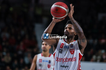 2023-12-03 - Vinnie Shahid #0 of Pallacanestro Varese OpenJobMetis seen in action during LBA Lega Basket A 2023/24 Regular Season game between Pallacanestro Varese OpenJobMetis and Vanoli Basket Cremona at Itelyum Arena, Varese, Italy on December 03, 2023 - OPENJOBMETIS VARESE VS VANOLI BASKET CREMONA - ITALIAN SERIE A - BASKETBALL