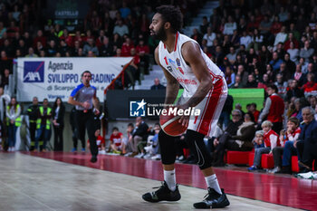 2023-12-03 - James Young #1 of Pallacanestro Varese OpenJobMetis seen in action during LBA Lega Basket A 2023/24 Regular Season game between Pallacanestro Varese OpenJobMetis and Vanoli Basket Cremona at Itelyum Arena, Varese, Italy on December 03, 2023 - OPENJOBMETIS VARESE VS VANOLI BASKET CREMONA - ITALIAN SERIE A - BASKETBALL
