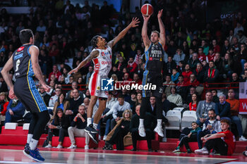 2023-12-03 - Wayne McCullough #22 of Vanoli Basket Cremona (R) seen in action with Olivier Hanlan #21 of Pallacanestro Varese OpenJobMetis (L) during LBA Lega Basket A 2023/24 Regular Season game between Pallacanestro Varese OpenJobMetis and Vanoli Basket Cremona at Itelyum Arena, Varese, Italy on December 03, 2023 - OPENJOBMETIS VARESE VS VANOLI BASKET CREMONA - ITALIAN SERIE A - BASKETBALL