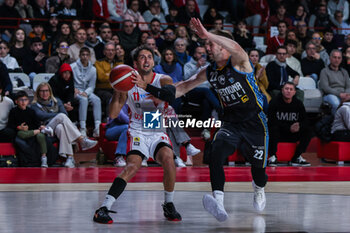 2023-12-03 - Davide Moretti #11 of Pallacanestro Varese OpenJobMetis (L) competes for the ball against Wayne McCullough #22 of Vanoli Basket Cremona (R) during LBA Lega Basket A 2023/24 Regular Season game between Pallacanestro Varese OpenJobMetis and Vanoli Basket Cremona at Itelyum Arena, Varese, Italy on December 03, 2023 - OPENJOBMETIS VARESE VS VANOLI BASKET CREMONA - ITALIAN SERIE A - BASKETBALL