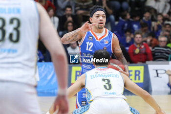 2023-12-10 - Justin Robinson (NutriBullet Treviso Basket) - VANOLI BASKET CREMONA VS NUTRIBULLET TREVISO BASKET - ITALIAN SERIE A - BASKETBALL