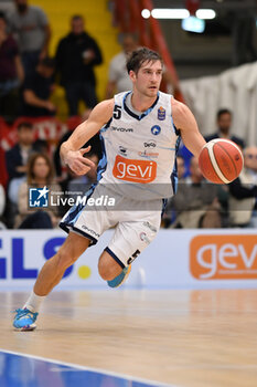 2023-12-10 - Giovanni De Nicolao of GeVi Napoli Basket - GEVI NAPOLI BASKET VS UNAHOTELS REGGIO EMILIA - ITALIAN SERIE A - BASKETBALL
