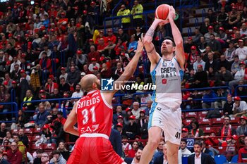 2023-12-24 - Simone Zanotti (Vanoli Basket Cremona) & Shavon Shields (EA7 Emporio Armani Olimpia Milano) - EA7 EMPORIO ARMANI MILANO VS VANOLI BASKET CREMONA - ITALIAN SERIE A - BASKETBALL