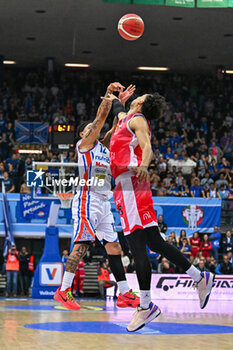 2023-12-30 - Suspension shot of Justin Robinson ( Nutribullet Treviso Basket ) - NUTRIBULLET TREVISO BASKET VS ESTRA PISTOIA - ITALIAN SERIE A - BASKETBALL