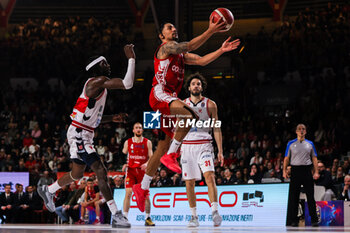 2023-12-29 - Olivier Hanlan #21 of Pallacanestro Varese OpenJobMetis (R) seen in action with Briante Webwe #2 of Unahotels Reggio Emilia (L) during LBA Lega Basket A 2023/24 Regular Season game between Pallacanestro Varese OpenJobMetis and Unahotels Reggio Emilia at Itelyum Arena, Varese, Italy on December 29, 2023 - OPENJOBMETIS VARESE VS UNAHOTELS REGGIO EMILIA - ITALIAN SERIE A - BASKETBALL