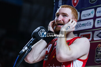 2023-12-29 - Niccolo Mannion #4 of Pallacanestro Varese OpenJobMetis interviewed during LBA Lega Basket A 2023/24 Regular Season game between Pallacanestro Varese OpenJobMetis and Unahotels Reggio Emilia at Itelyum Arena, Varese, Italy on December 29, 2023 - OPENJOBMETIS VARESE VS UNAHOTELS REGGIO EMILIA - ITALIAN SERIE A - BASKETBALL