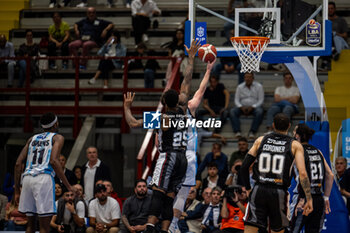 2023-10-30 - #25 Jordan Mickey (Virtus Segafredo Bologna) tries to stop #3 Justin Kyle Jaworski (Ge.Vi Napoli Basket) - GEVI NAPOLI BASKET VS VIRTUS SEGAFREDO BOLOGNA - ITALIAN SERIE A - BASKETBALL