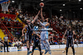 2023-10-30 - #2 Tyler Ennis (Ge.Vi Napoli Basket) scores #6 Alessandro Pajola (Virtus Segafredo Bologna) - GEVI NAPOLI BASKET VS VIRTUS SEGAFREDO BOLOGNA - ITALIAN SERIE A - BASKETBALL