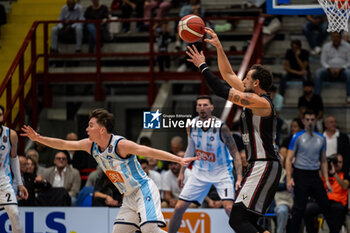 2023-10-30 - #3 Marco Belinelli (Virtus Segafredo Bologna) and #3 Justin Kyle Jaworski (Ge.Vi Napoli Basket) - GEVI NAPOLI BASKET VS VIRTUS SEGAFREDO BOLOGNA - ITALIAN SERIE A - BASKETBALL
