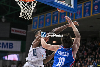2023-12-17 - Duel under the basket between Leonardo Faggian ( Nutribullet Treviso Basket ) and Paul Biligha ( Dolomiti Energia Trentino ) - NUTRIBULLET TREVISO BASKET VS DOLOMITI ENERGIA TRENTINO - ITALIAN SERIE A - BASKETBALL