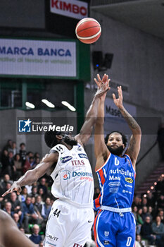 2023-12-17 - Three-point shot of Ky Bowman ( Nutribullet Treviso Basket ) - NUTRIBULLET TREVISO BASKET VS DOLOMITI ENERGIA TRENTINO - ITALIAN SERIE A - BASKETBALL