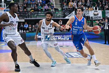 2023-12-17 - Alessandro Zanelli ( Nutribullet Treviso Basket ) thwarted by Hubb Prentiss and Paul Biligha ( Dolomiti Energia Trentino ) - NUTRIBULLET TREVISO BASKET VS DOLOMITI ENERGIA TRENTINO - ITALIAN SERIE A - BASKETBALL