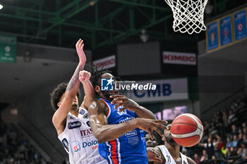 2023-12-17 - Competition under the basket Pauly Paulicap ( Nutribullet Treviso Basket ) - NUTRIBULLET TREVISO BASKET VS DOLOMITI ENERGIA TRENTINO - ITALIAN SERIE A - BASKETBALL