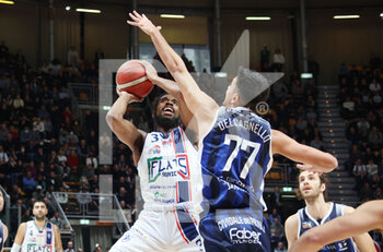 22/01/2023 - Marcus Thornton (Fortitudo Flats Service Bologna) thwarted by Giacomo Dell'Agnello (UEB Gesteco Cividale) during the Italian basketball Lnp A2 series championship match Fortitudo Flats Service Bologna Vs. UEB Gesteco Cividale - Bologna, Italy, January 22, 2023 at Paladozza sport palace - Photo: Michele Nucci - FORTITUDO FLATS SERVICE BOLOGNA VS UEB CIVIDALE - SERIE A2 - BASKET