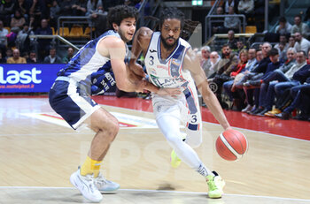 2023-01-22 - Marcus Thornton (Fortitudo Flats Service Bologna) thwarted by Eugenio Rota (UEB Gesteco Cividale) during the Italian basketball Lnp A2 series championship match Fortitudo Flats Service Bologna Vs. UEB Gesteco Cividale - Bologna, Italy, January 22, 2023 at Paladozza sport palace - Photo: Michele Nucci - FORTITUDO FLATS SERVICE BOLOGNA VS UEB CIVIDALE - ITALIAN SERIE A2 - BASKETBALL