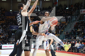 2023-01-29 - Marcus Thornton (Fortitudo Flats Service Bologna) thwarted by Francesco Pellegrino (Apu old wild west Udine) during the Italian basketball Lnp A2 series championship match Fortitudo Flats Service Bologna Vs. Apu Old Wild West Udine - Bologna, Italy, January 29, 2023 at Paladozza sport palace - Photo: Michele Nucci - FORTITUDO FLATS SERVICE BOLOGNA VS APU UDINE - ITALIAN SERIE A2 - BASKETBALL