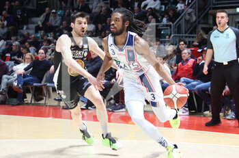 2023-01-29 - Marcus Thornton (Fortitudo Flats Service Bologna) thwarted by Ethan Esposito (Apu old wild west Udine) during the Italian basketball Lnp A2 series championship match Fortitudo Flats Service Bologna Vs. Apu Old Wild West Udine - Bologna, Italy, January 29, 2023 at Paladozza sport palace - Photo: Michele Nucci - FORTITUDO FLATS SERVICE BOLOGNA VS APU UDINE - ITALIAN SERIE A2 - BASKETBALL