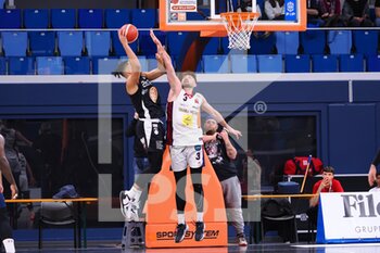 2023-04-08 - Ethan Esposito (Apu Old Wild West Udine) thwarted by Michele Ebeling (Urania Basket Milano)  - URANIA MILANO VS APU UDINE - ITALIAN SERIE A2 - BASKETBALL