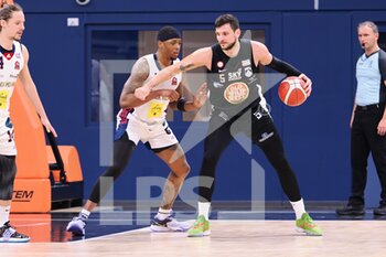2023-04-08 - Alessandro Gentile (Apu Old Wild West Udine) thwarted by Kyndahl Hill (Urania Basket Milano)  - URANIA MILANO VS APU UDINE - ITALIAN SERIE A2 - BASKETBALL