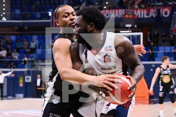 2023-04-08 - Giddy Potts (Urania Basket Milano) thwarted by Isaiah Briscoe (Apu Old Wild West Udine)  - URANIA MILANO VS APU UDINE - ITALIAN SERIE A2 - BASKETBALL