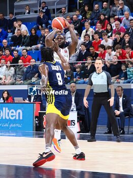 2023-05-19 - Giddy Potts (Urania Basket Milano) thwarted by Ronald Jackson (Reale Mutua Torino) - PLAYOFF GAME 3 - URANIA BASKET VS REALE MUTUA BASKET TORINO - ITALIAN SERIE A2 - BASKETBALL