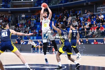 2023-05-19 - Michele Ebeling (Urania Basket Milano) thwarted by Demario Mayfield (Reale Mutua Torino) - PLAYOFF GAME 3 - URANIA BASKET VS REALE MUTUA BASKET TORINO - ITALIAN SERIE A2 - BASKETBALL
