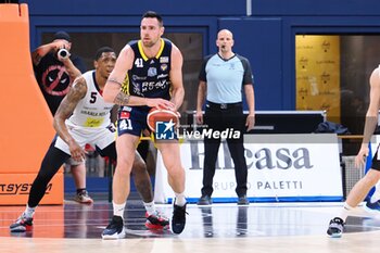 2023-05-19 - Simone Zanotti (Reale Mutua Torino) & Kyndahl Hill (Urania Basket Milano) - PLAYOFF GAME 3 - URANIA BASKET VS REALE MUTUA BASKET TORINO - ITALIAN SERIE A2 - BASKETBALL