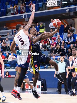 2023-05-19 - Demario Mayfield (Reale Mutua Torino) thwarted by Kyndahl Hill (Urania Basket Milano) - PLAYOFF GAME 3 - URANIA BASKET VS REALE MUTUA BASKET TORINO - ITALIAN SERIE A2 - BASKETBALL