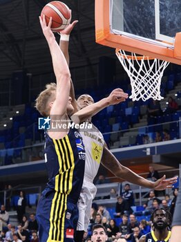 2023-05-19 - Federico Poser (Reale Mutua Torino) thwarted by Kyndahl Hill (Urania Basket Milano) - PLAYOFF GAME 3 - URANIA BASKET VS REALE MUTUA BASKET TORINO - ITALIAN SERIE A2 - BASKETBALL