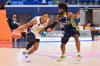 2023-05-21 - Kyndahl Hill (Urania Basket Milano) thwarted by Ronald Jackson (Reale Mutua Torino) - PLAYOFF GAME 4 - URANIA MILANO VS REALE MUTUA BASKET TORINO - ITALIAN SERIE A2 - BASKETBALL
