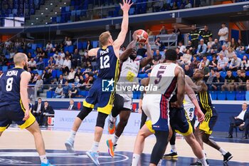 2023-05-21 - Giddy Potts (Urania Basket Milano) thwarted by Federico Poser (Reale Mutua Torino) - PLAYOFF GAME 4 - URANIA MILANO VS REALE MUTUA BASKET TORINO - ITALIAN SERIE A2 - BASKETBALL