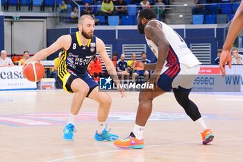 2023-05-21 - Matteo Schina (Reale Mutua Torino) & Giddy Potts (Urania Basket Milano) - PLAYOFF GAME 4 - URANIA MILANO VS REALE MUTUA BASKET TORINO - ITALIAN SERIE A2 - BASKETBALL