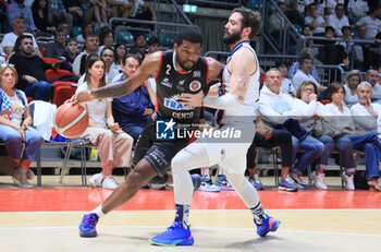 2023-05-21 - Derrick Marks (Tramec Cento) thwarted by Alessandro Panni (Fortitudo Flats Service Bologna) during the italian basketball Lbn A2 series Game 3 of the playoff quarterfinals match Fortitudo Flats Service Bologna Vs. Benedetto XIV Tramec Cento - Bologna, Italy, May 21, 2023 at Paladozza sport palace - Photo: Michele Nucci - PLAYOFF - FORTITUDO BOLOGNA VS TRAMEC CENTO - ITALIAN SERIE A2 - BASKETBALL
