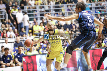 2023-06-01 - #8 Matteo Schina (Reale Mutua Basket Torino) thwarted #5 Davide Bruttini (Gruppo Mascio Treviglio) - PLAYOFF - REALE MUTUA TORINO VS GRUPPO MASCIO TREVIGLIO - ITALIAN SERIE A2 - BASKETBALL