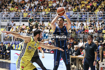 2023-06-01 - #21 Marco Giuri (Gruppo Mascio Treviglio) thwarted #3 Luca Vencato (Reale Mutua Basket Torino) - PLAYOFF - REALE MUTUA TORINO VS GRUPPO MASCIO TREVIGLIO - ITALIAN SERIE A2 - BASKETBALL
