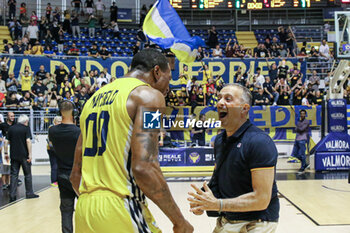 2023-06-03 - Reale Mutua Basket Torino president, David Avino and # 00 DeMario Mayfield (Reale Mutua Basket Torino) enjoy the win for the final - PLAYOFF - REALE MUTUA TORINO VS GRUPPO MASCIO TREVIGLIO - ITALIAN SERIE A2 - BASKETBALL