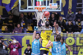 2023-12-06 - # 21 Nicolo De Vico (Reale Mutua Basket Torino) - REALE MUTA BASKET TORINO VS SEBASTIANI RIETI - ITALIAN SERIE A2 - BASKETBALL
